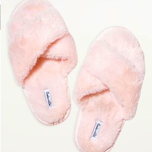 NWOT Splendid Faux Fur Crisscross Pink Slippers S/M